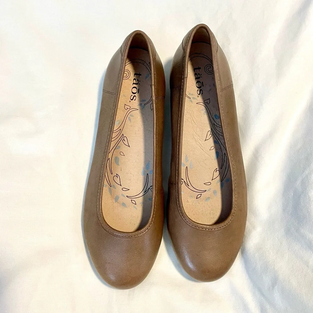 *EUC* TAOS Rascal - Women's Size 10 - Beige/Taupe Leather - Comfort/Ballet Flats - Picture 1 of 8